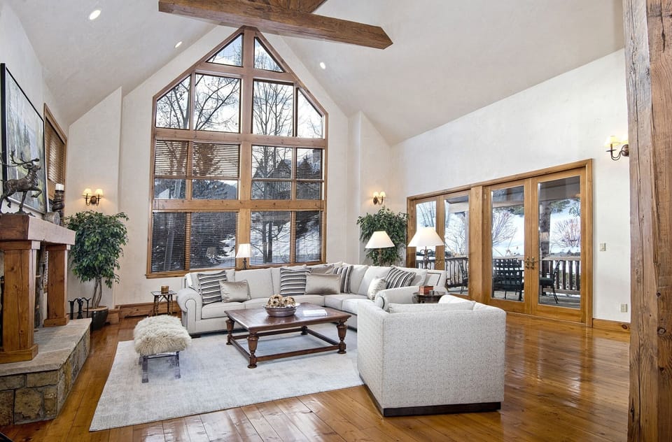 House, 5 Bedrooms | Living area | Smart TV