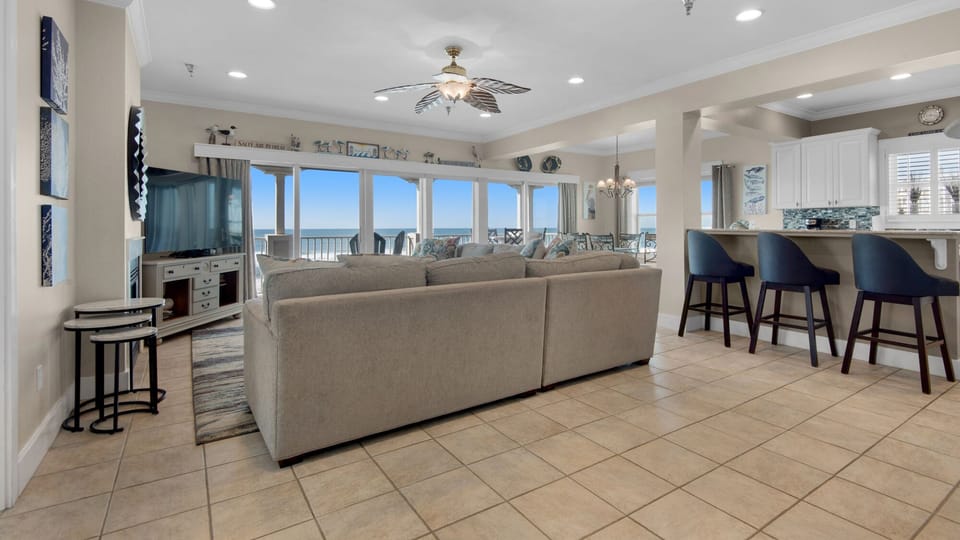 Seaview I Unit 200 Living Area