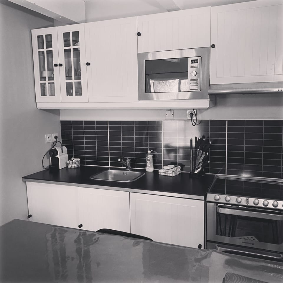 Family Cottage | Private kitchen | Oven, stovetop, espresso maker, coffee/tea maker