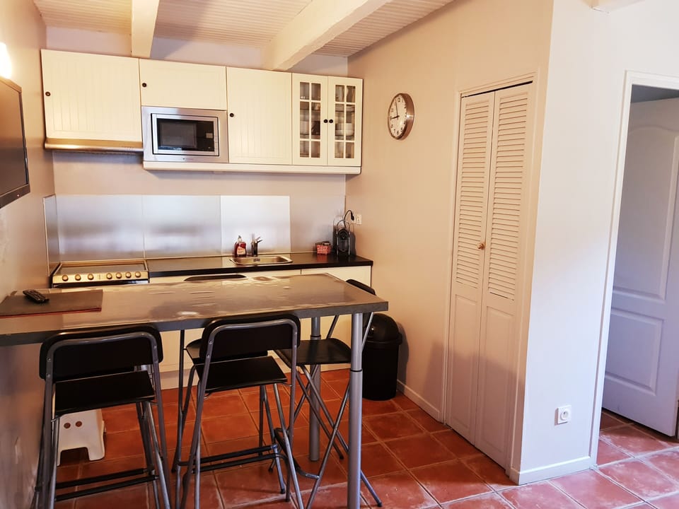 Family Cottage | Private kitchen | Oven, stovetop, espresso maker, coffee/tea maker