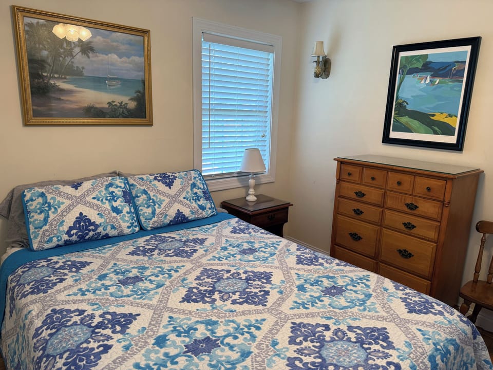 Bedroom #1 – main floor – queen bed