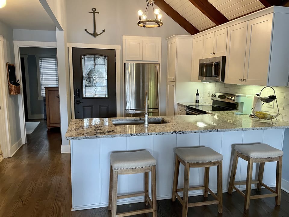 Kitchen breakfast bar