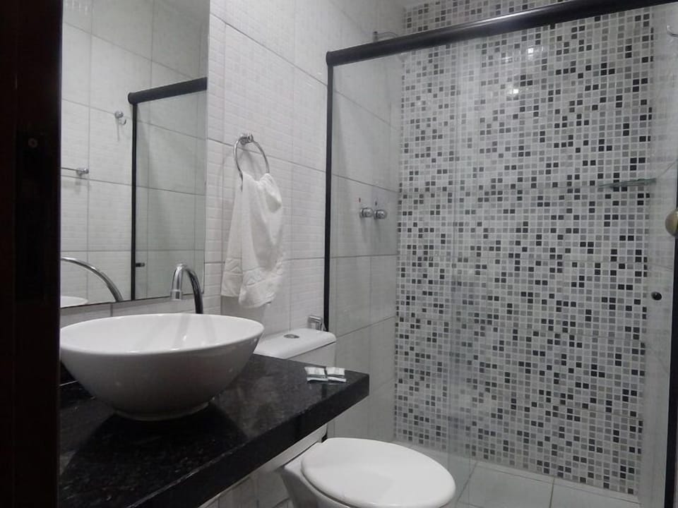 Standard Double Room | Bathroom | Shower, towels
