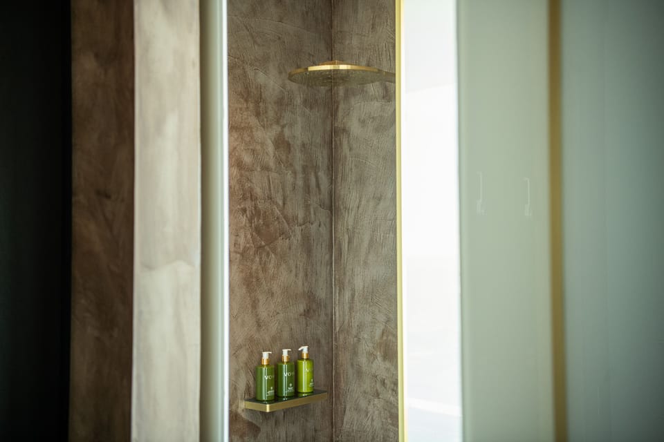 Couples treatment rooms, sauna, hot tub, steam room, Turkish bath