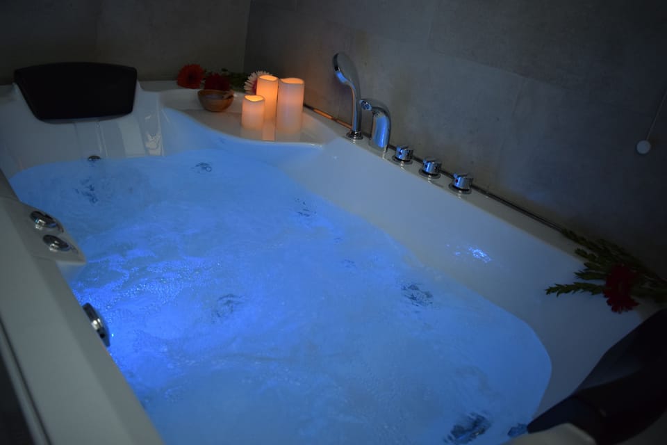 Private spa tub
