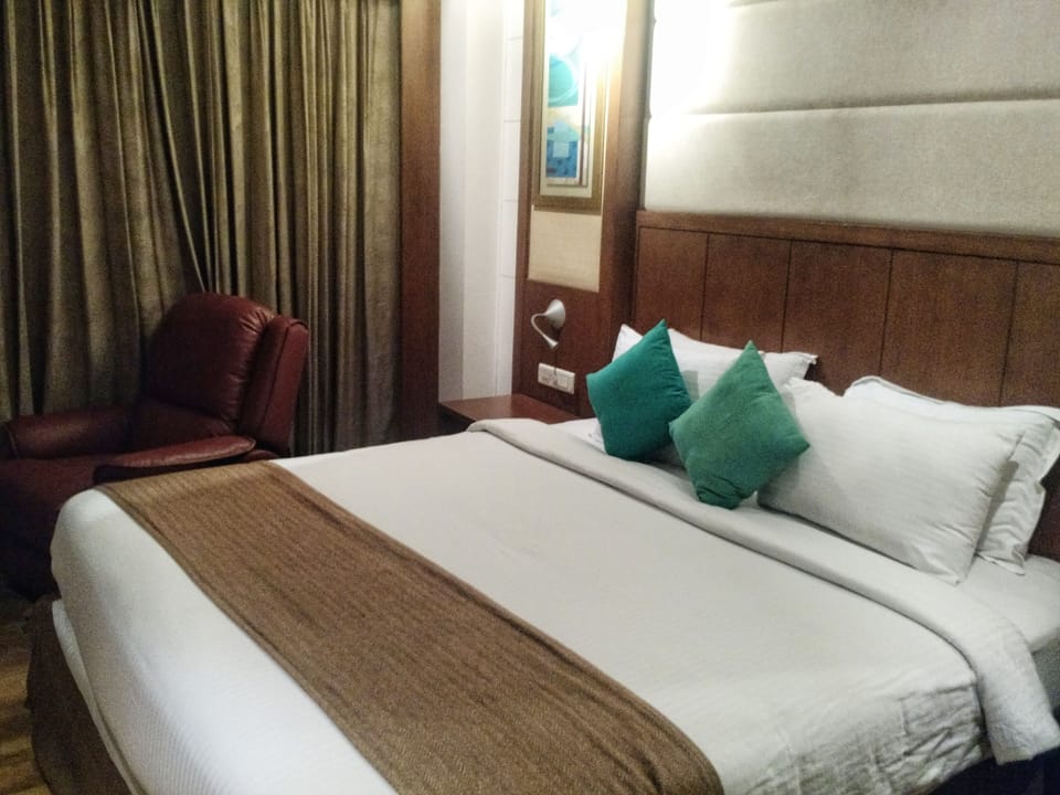 Minibar, in-room safe, desk, soundproofing