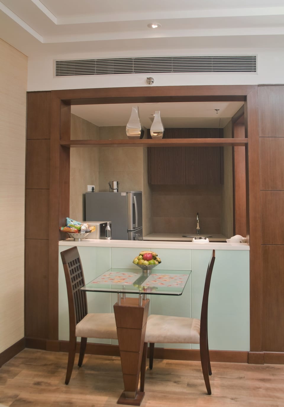 Deluxe Suite, City View | Private kitchen | Fridge, coffee/tea maker, electric kettle