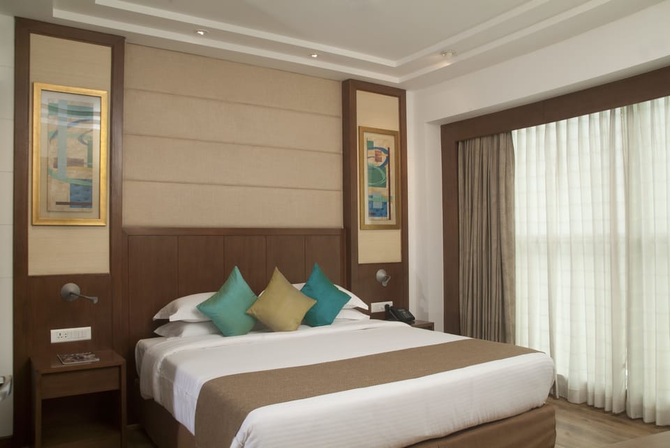 Deluxe Suite, City View | Minibar, in-room safe, desk, soundproofing