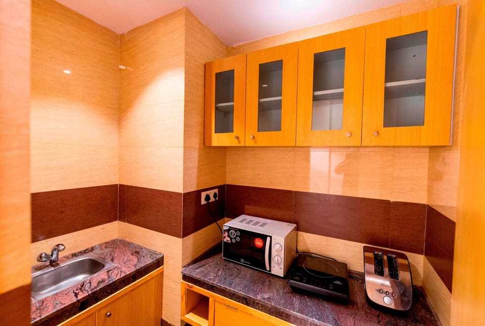 Minibar, in-room safe, desk, laptop workspace