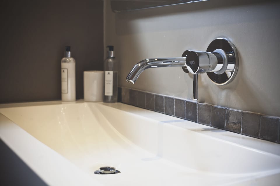 Bathroom sink