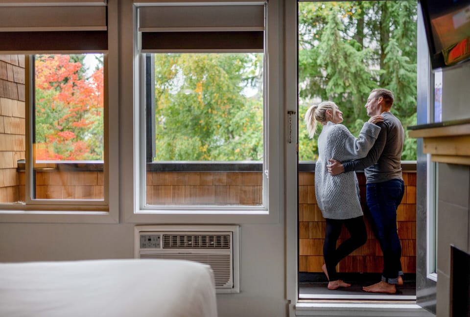 Deluxe Room, 1 Queen Bed | Hypo-allergenic bedding, iron/ironing board, free WiFi, bed sheets