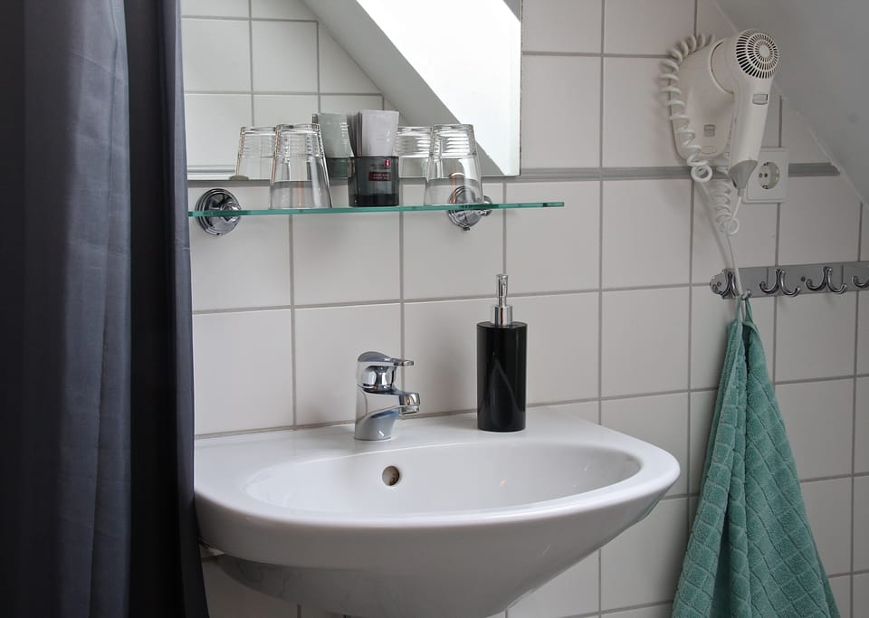Standard Double Room, Garden Area | Bathroom | Shower, towels