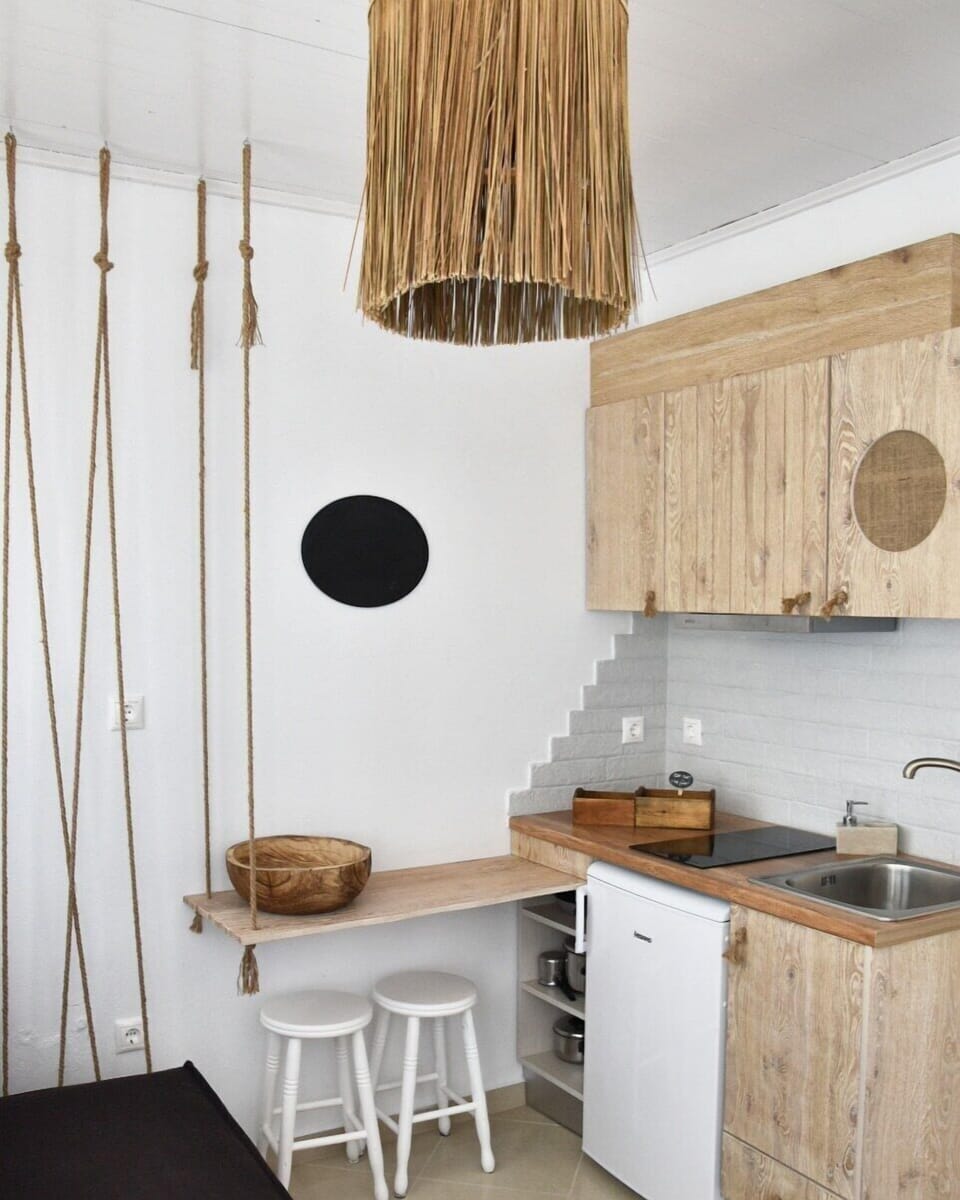 Suite, Sea View (VIP) | Private kitchen | Fridge, coffee/tea maker, electric kettle, cookware/dishes/utensils