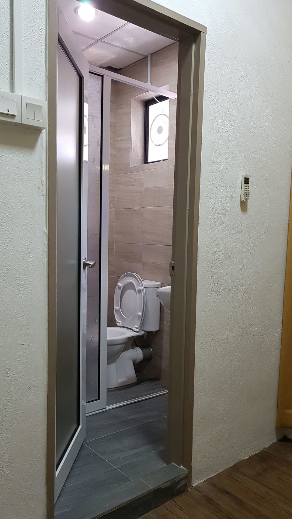 Deluxe Triple Room | Bathroom shower