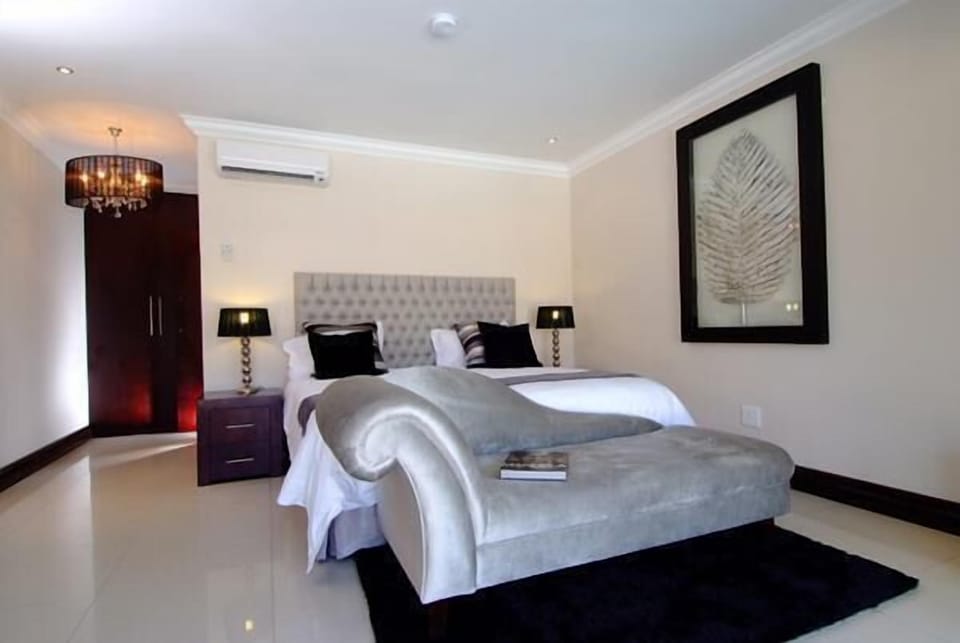 Hypo-allergenic bedding, minibar, in-room safe, individually furnished
