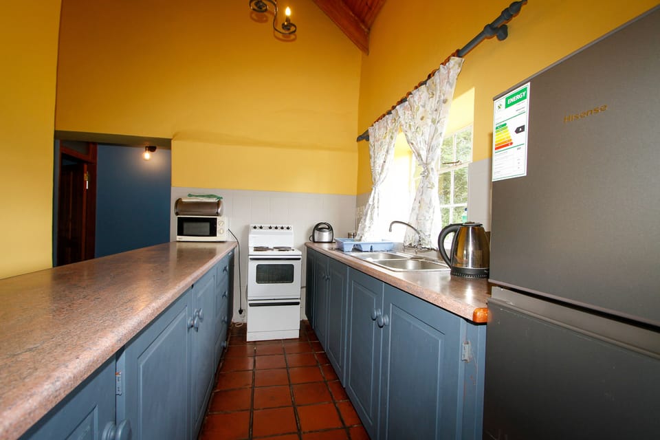 Cottage (Acacia) | Private kitchen | Fridge