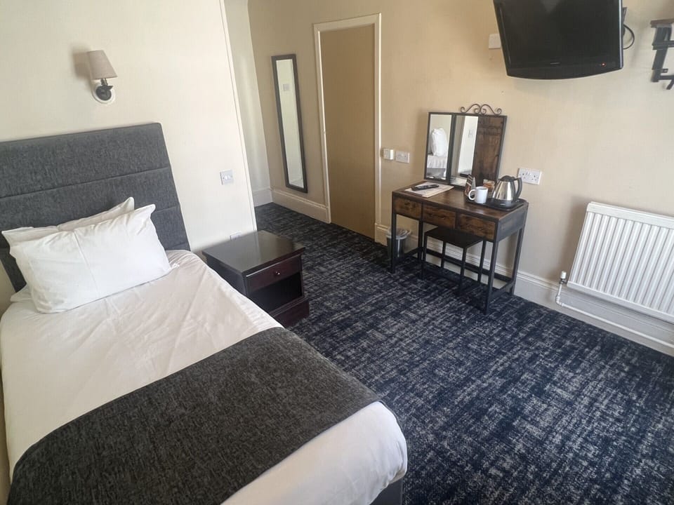 Single Room | Desk, iron/ironing board, WiFi (free), bed sheets