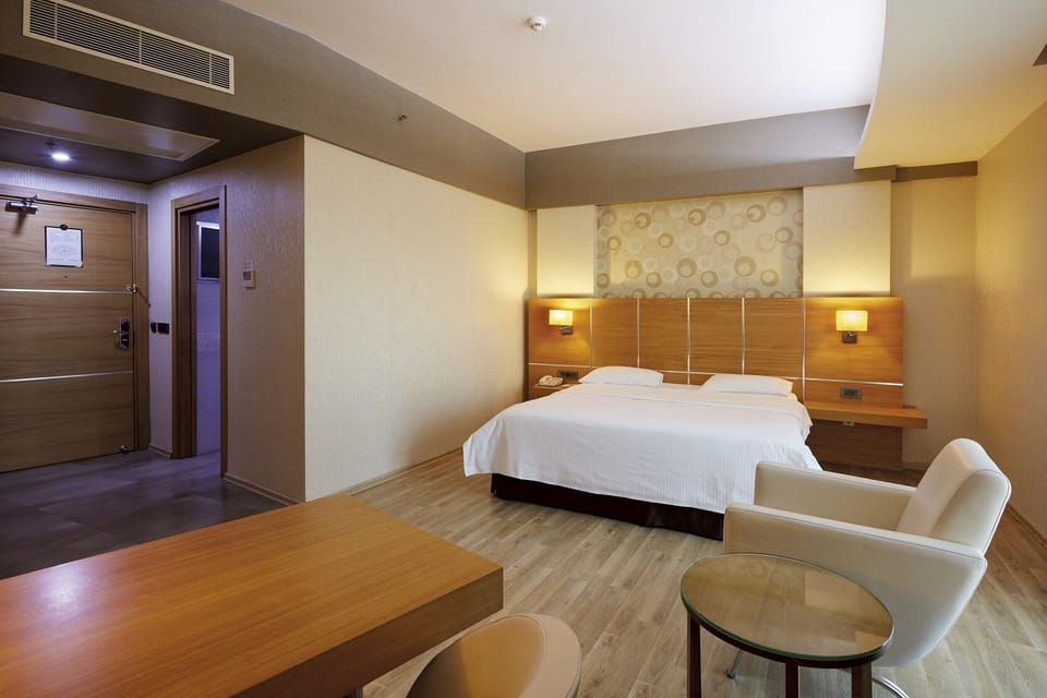 Junior Suite | Minibar, in-room safe, desk, iron/ironing board