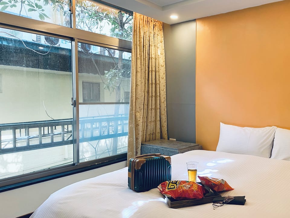 Deluxe Room | Down comforters, minibar, individually decorated, individually furnished