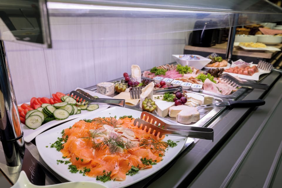 Daily buffet breakfast for a fee