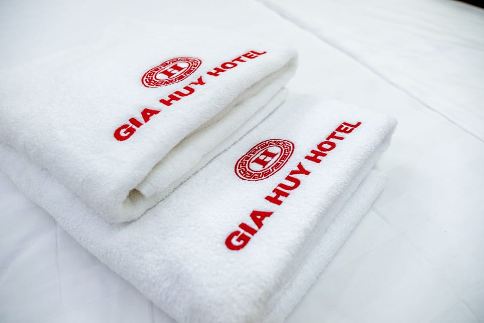 Luxury Room | Bathroom | Shower, rainfall showerhead, free toiletries, hair dryer