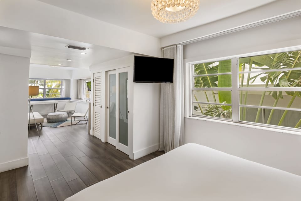 Ocean Corner Suite 1 King Bed  | In-room safe, individually decorated, desk, iron/ironing board