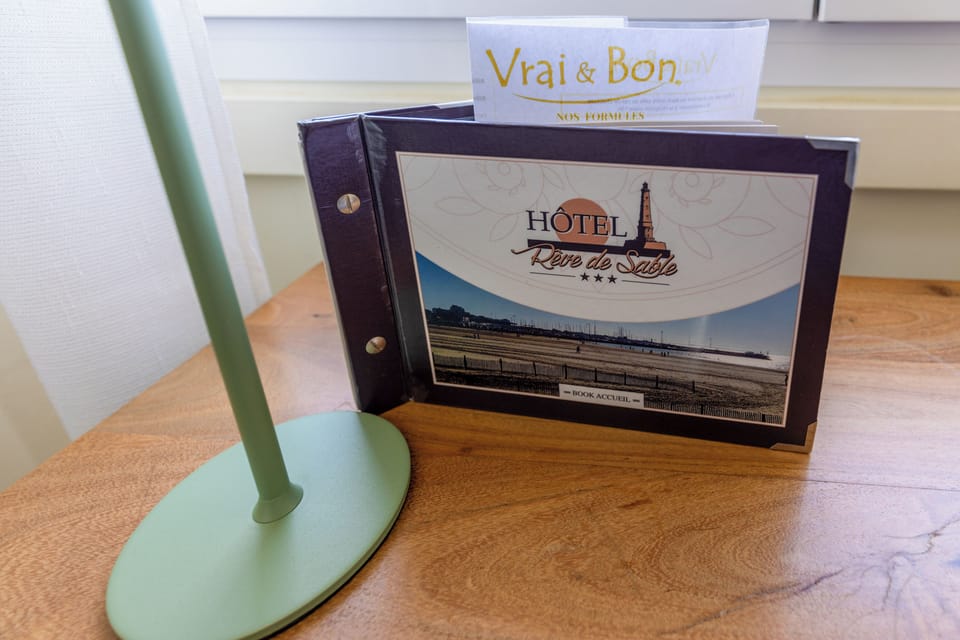 Comfort Double Room (Côté Mer/Sea facing) | In-room safe, desk, soundproofing, cribs (free)