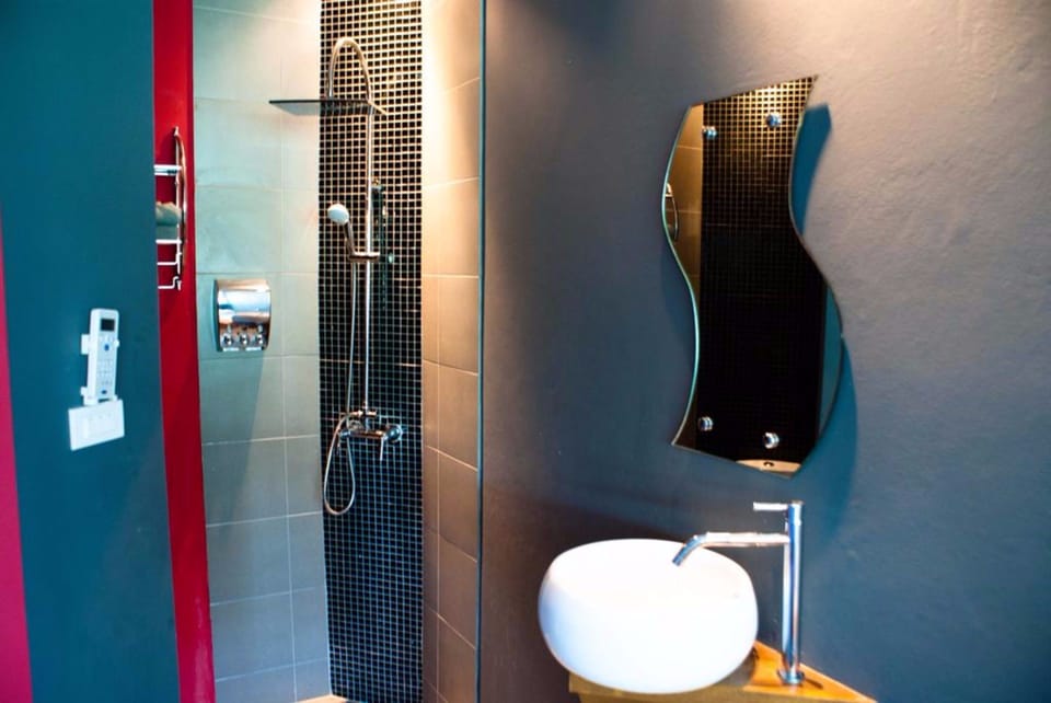 Standard Double Room | Bathroom | Shower, towels
