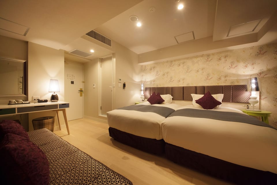 In-room safe, laptop workspace, iron/ironing board, free WiFi