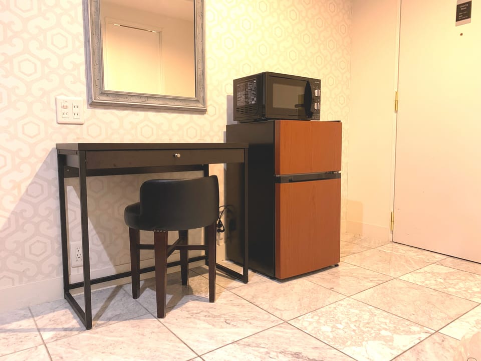 In-room safe, laptop workspace, iron/ironing board, free WiFi