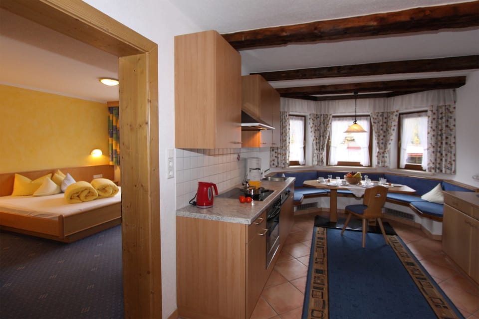 Apartment, 1 Bedroom | In-room dining
