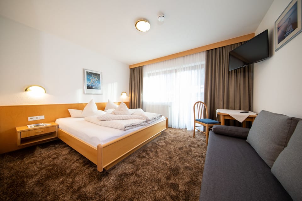 Apartment, 2 Bedrooms | In-room safe, desk, free WiFi, bed sheets