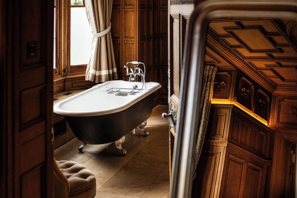 Junior Room | Bathroom | Designer toiletries, hair dryer, towels, soap