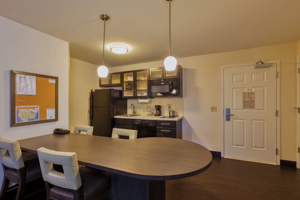 Desk, iron/ironing board, WiFi (free)