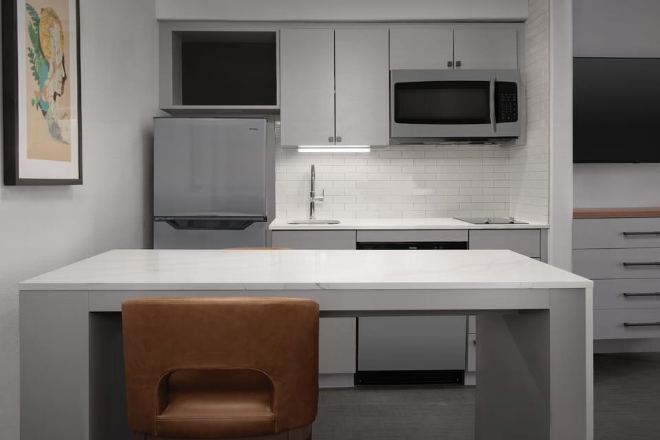 Fridge, microwave, stovetop, dishwasher