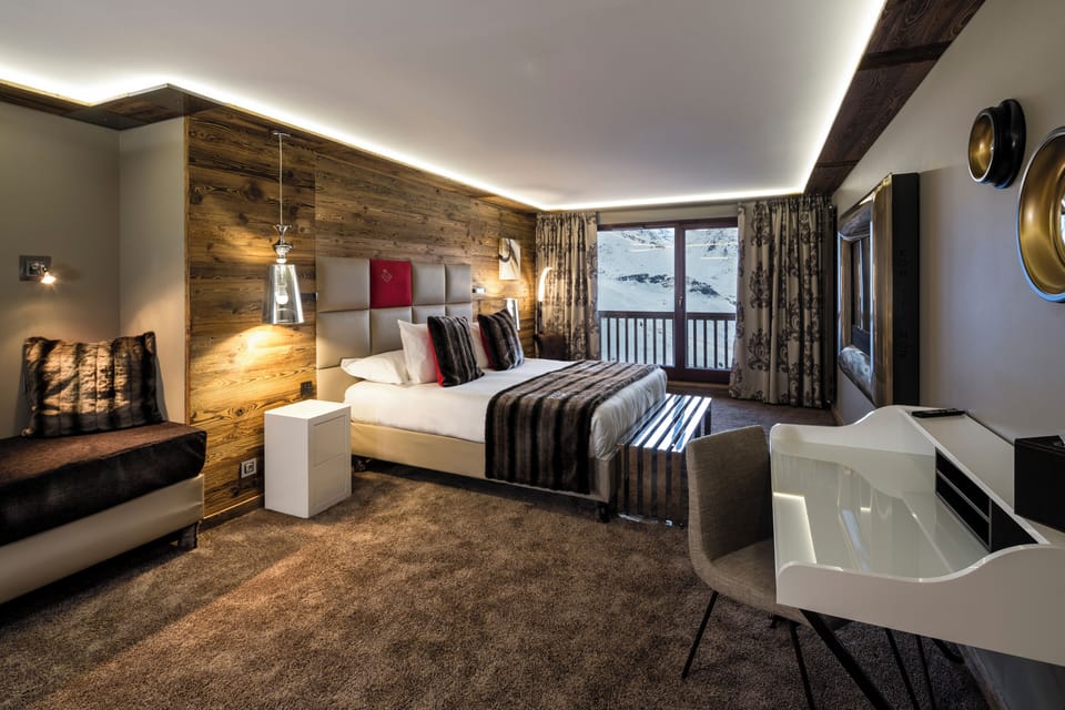 Premium bedding, free minibar items, in-room safe, desk