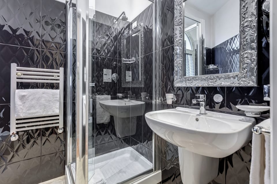 Classic Single Room | Bathroom | Shower, rainfall showerhead, free toiletries, hair dryer