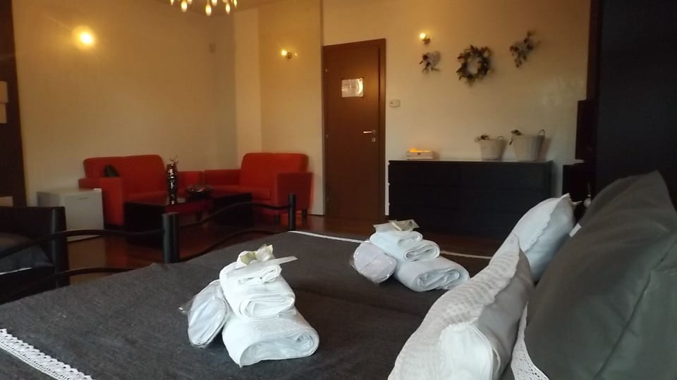 Quadruple Room | Premium bedding, minibar, in-room safe, desk
