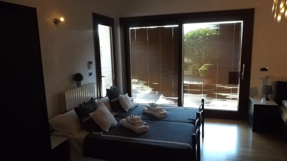 Quadruple Room | Premium bedding, minibar, in-room safe, desk