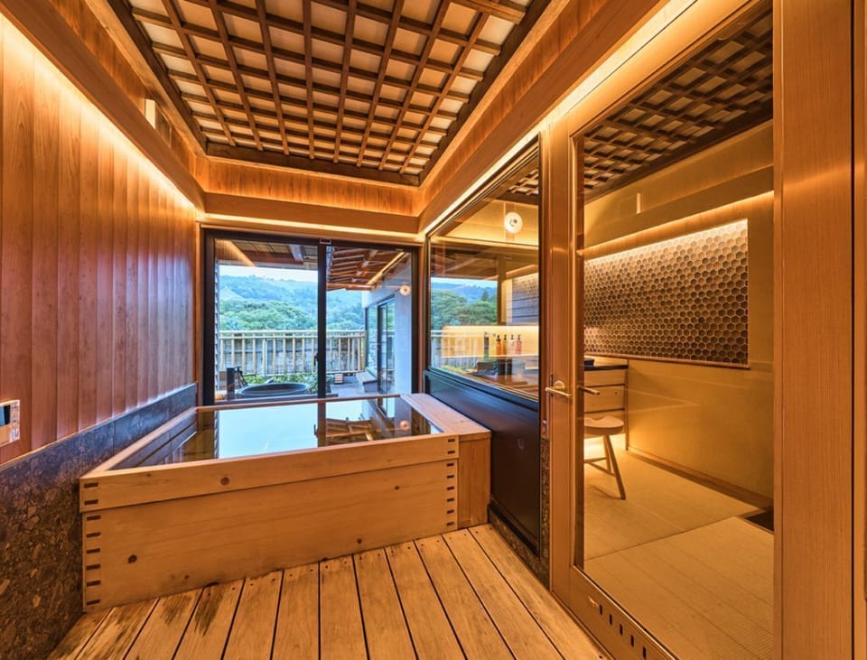 Deluxe Room, Balcony, Mountain View (with Panoramic Bath Room) | Bathroom | Shower, rainfall showerhead, free toiletries, hair dryer