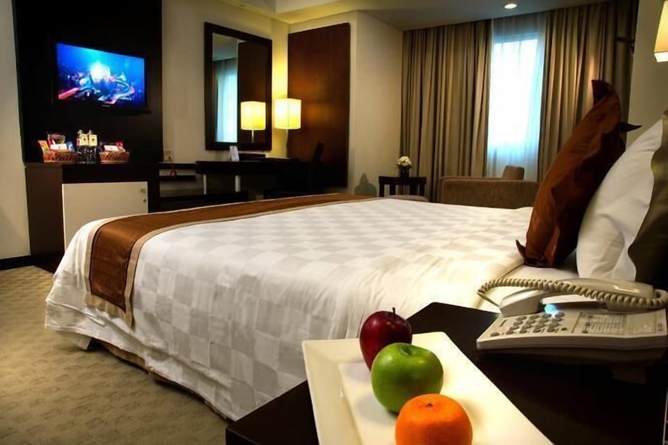Junior Suite | Minibar, in-room safe, desk, WiFi (free)