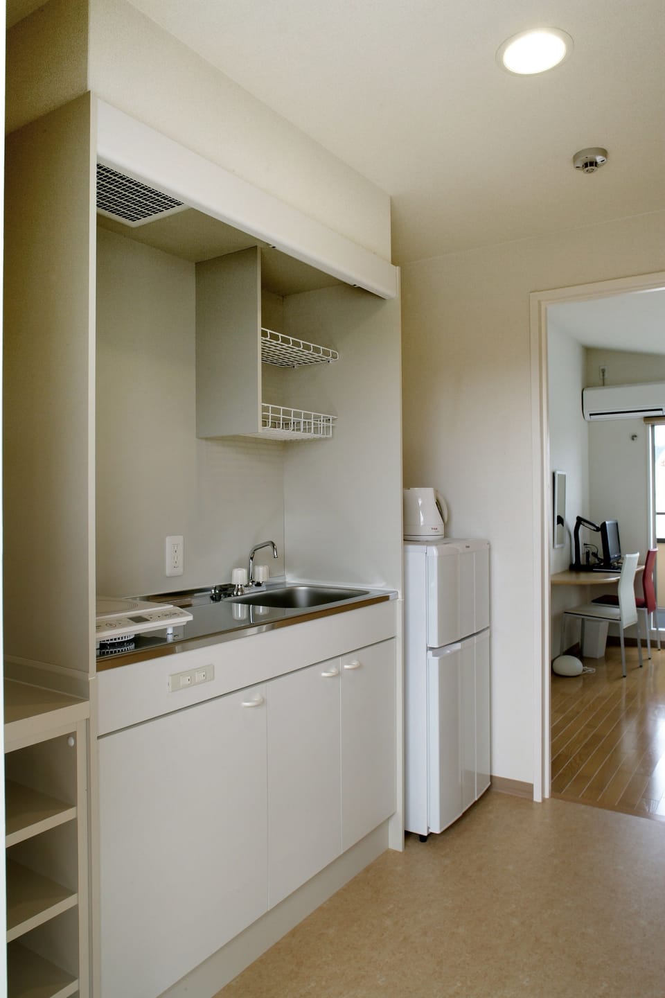 Western-Style Standard Twin Room, Non Smoking | In-room safe, desk, blackout drapes, iron/ironing board