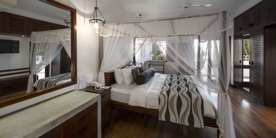 Minibar, in-room safe, desk, blackout drapes