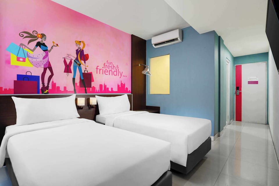 Standard Room | In-room safe, desk, free WiFi, bed sheets
