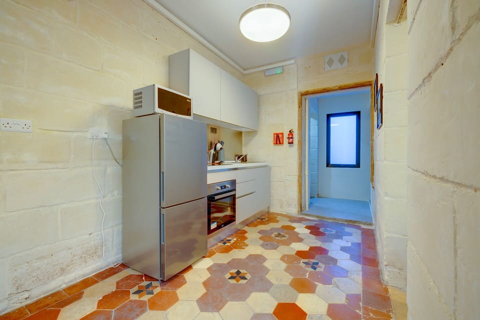 Apartment (2 Bedrooms) | Private kitchen | Microwave, oven, stovetop, toaster