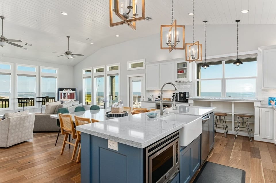 House, 5 Bedrooms | Private kitchen | Fridge, coffee/tea maker, toaster