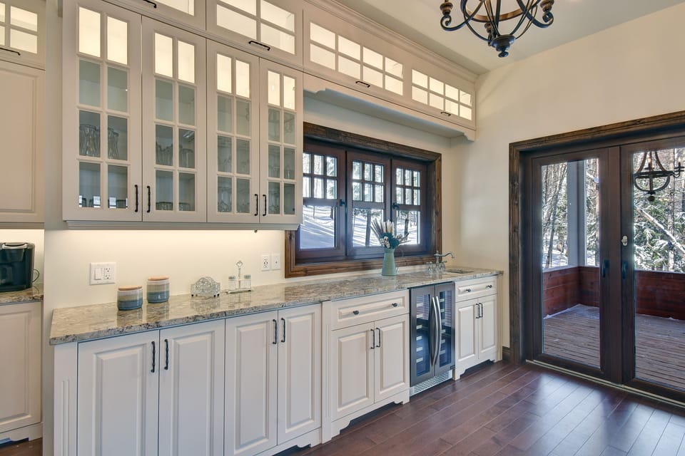 MINI BAR AREA IN KITCHEN LEADING TO A LARGE COVERED PORCH !