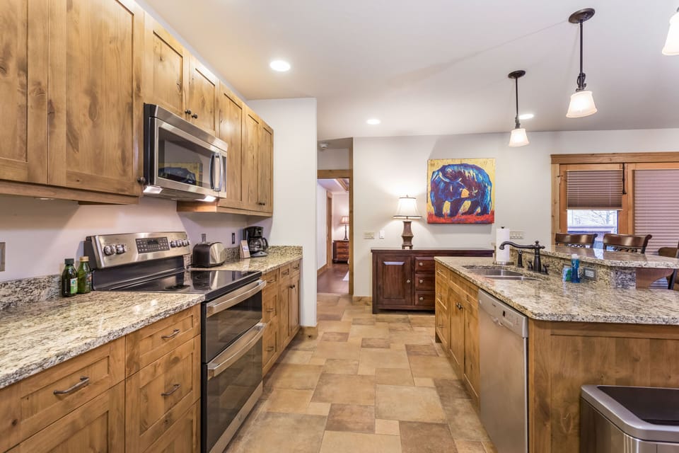 So much space to cook a wonderful meal.