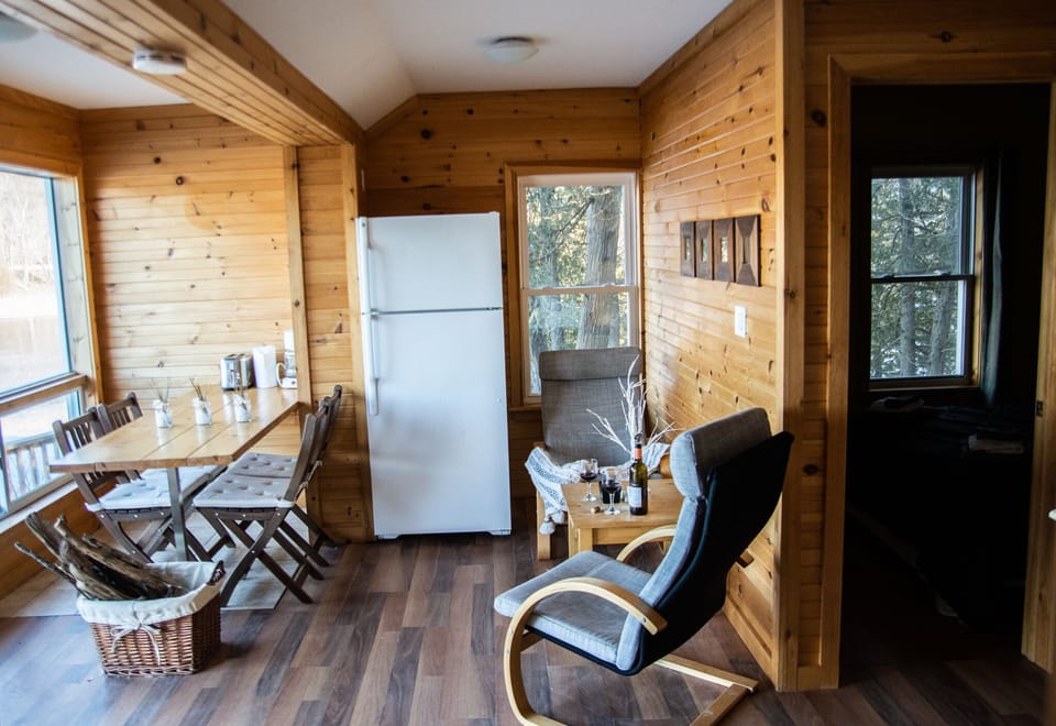 Lakeview Cottage Main Room 