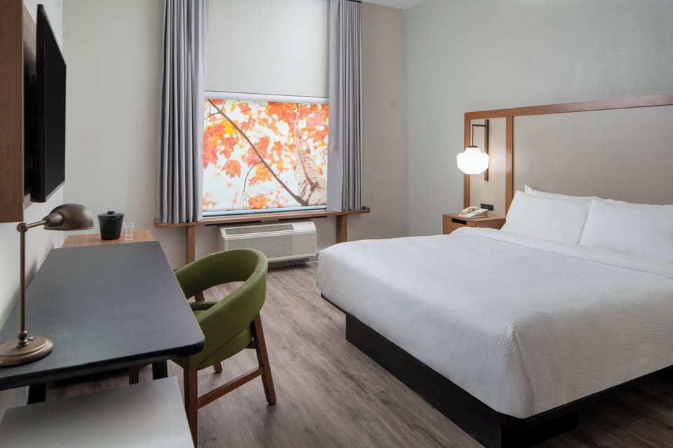 Pillowtop beds, in-room safe, desk, laptop workspace